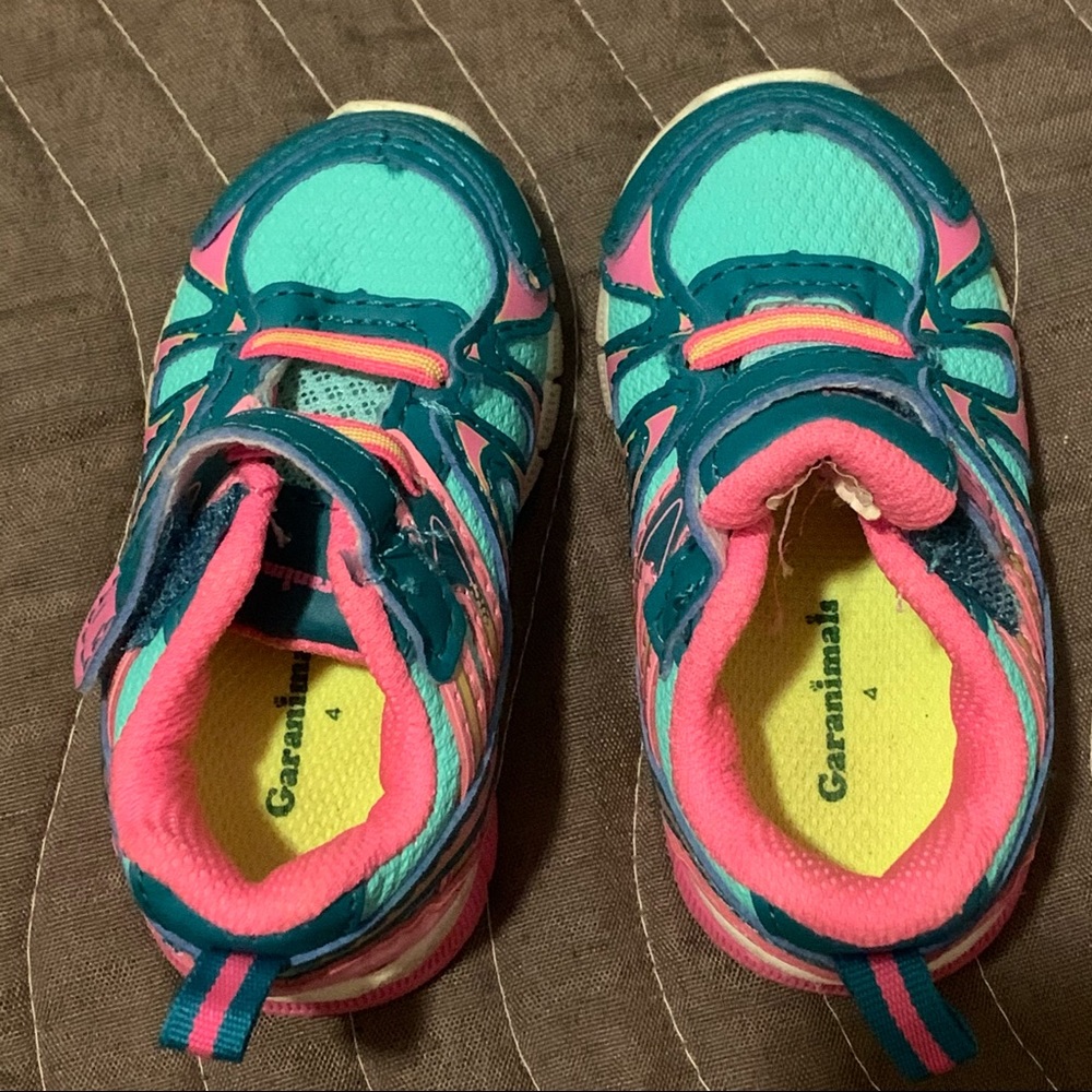Toddler shoes size 4